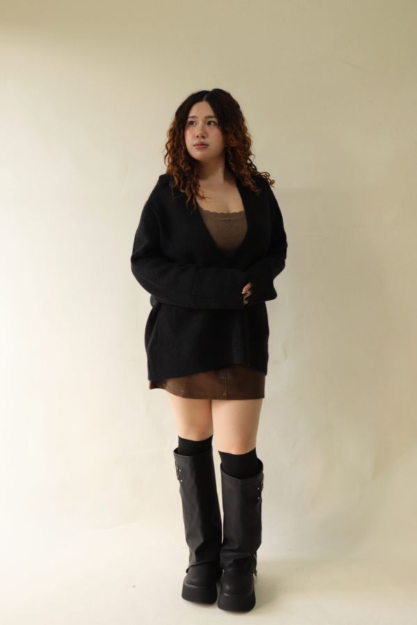 【EASE】穿搭不費力大V領疊穿寬鬆毛衣-黑 