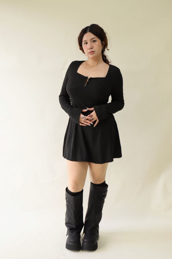 小氣質方領收腰洋裝 