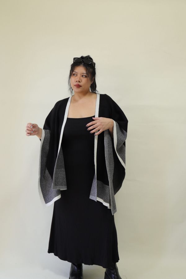 【 EASE 】老錢風針織撞色斗篷披肩 (黑) 