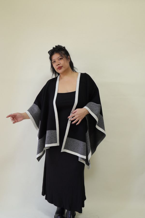 【 EASE 】老錢風針織撞色斗篷披肩 (黑) 