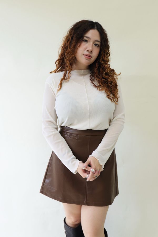 【EASE】半高領網紗透膚上衣-杏 