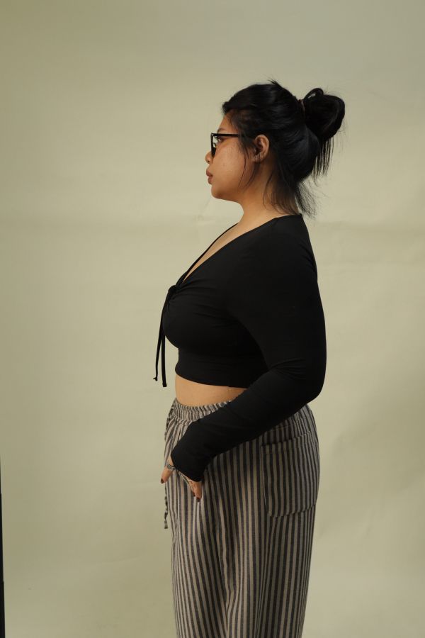 鏤空綁帶短版上衣 