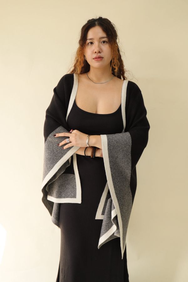 【 EASE 】老錢風針織撞色斗篷披肩 (黑) 