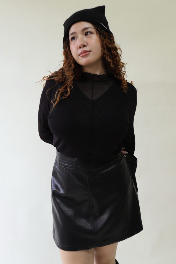 【EASE】半高領網紗透膚上衣-黑 