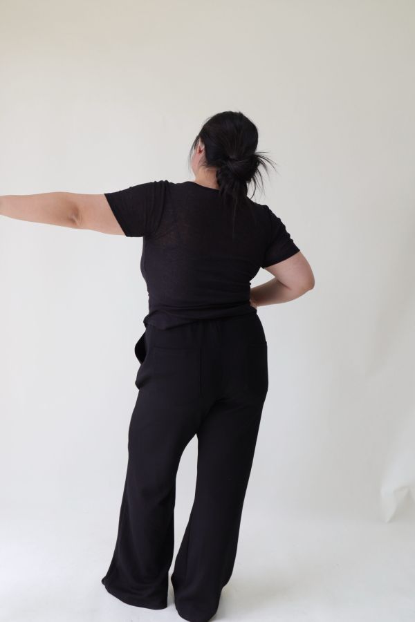 日常上班都能穿的長腿微喇叭褲(黑) 