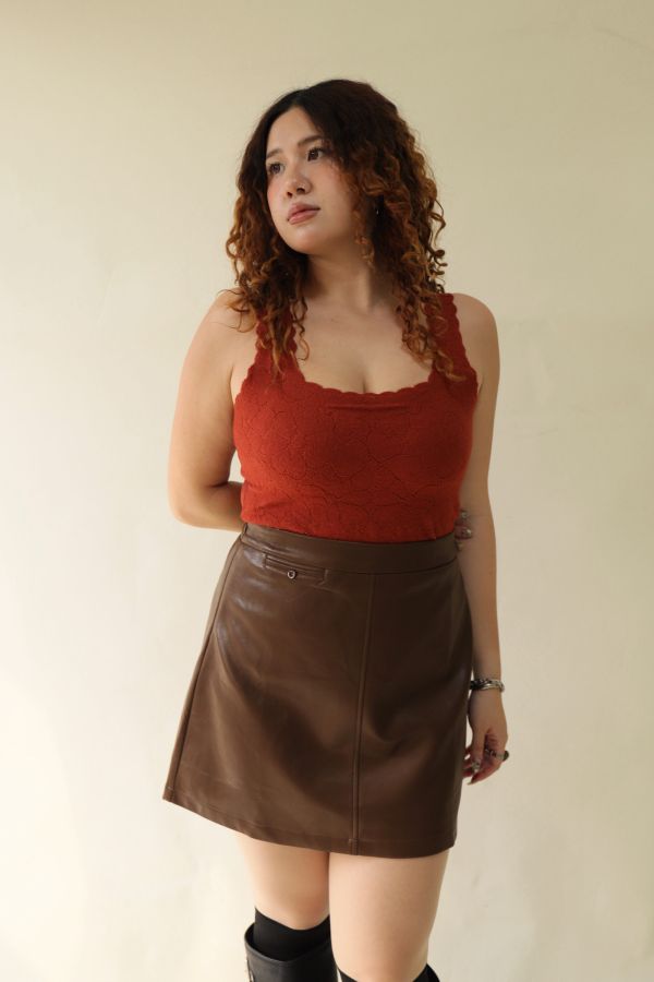 寬肩磨毛波浪邊帶杯背心 