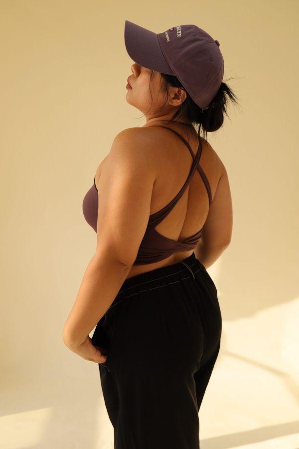 【門市試穿品】寬肩無勒感扭結美背運動內衣 