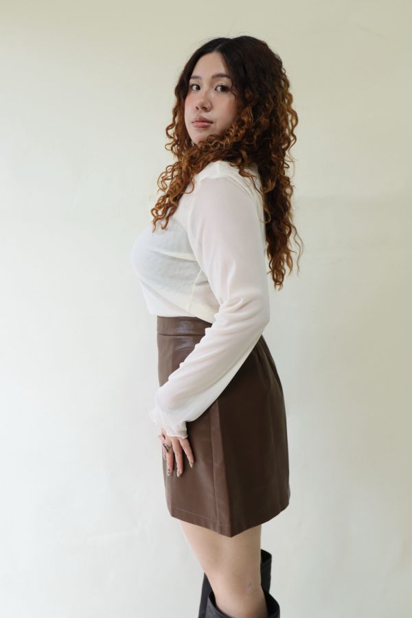 【EASE】半高領網紗透膚上衣-杏 