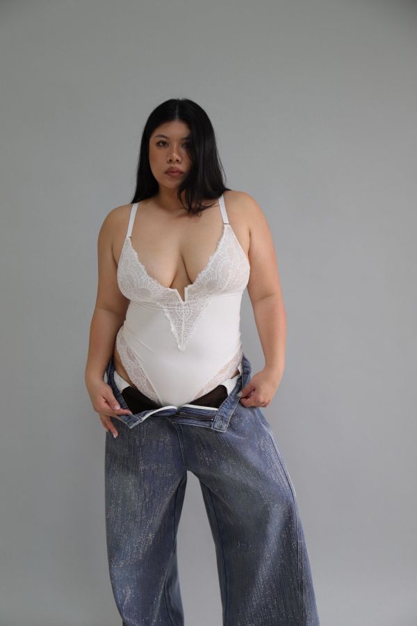 收肉蕾絲BODYSUIT 