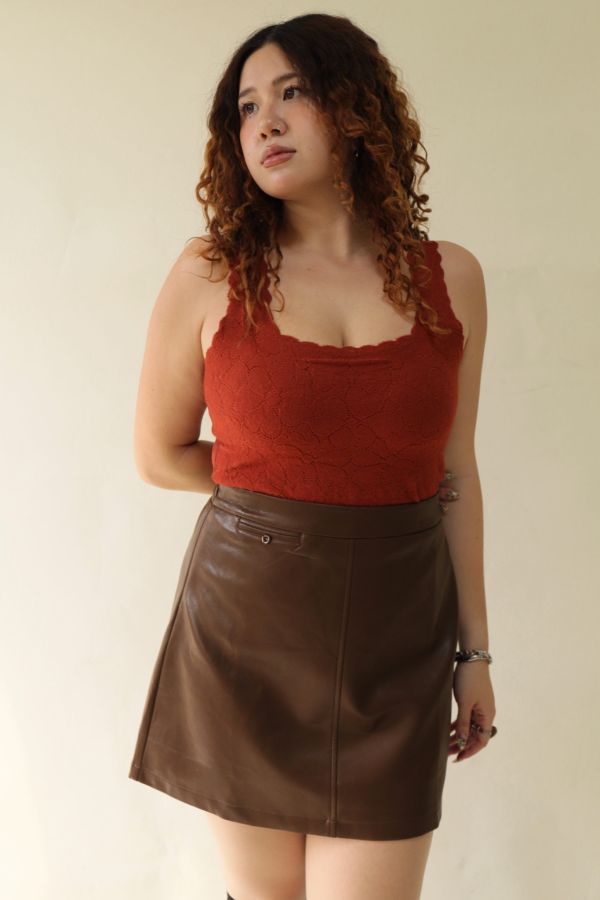 寬肩磨毛波浪邊帶杯背心 