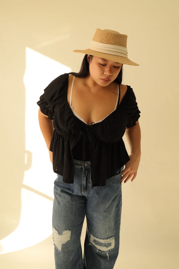 雕花荷葉邊短袖上衣 