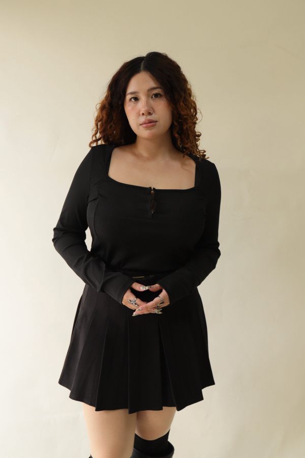 鎖骨辣妹請買方領合身上衣 