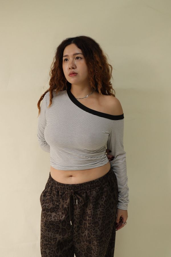 斜肩條紋合身上衣 