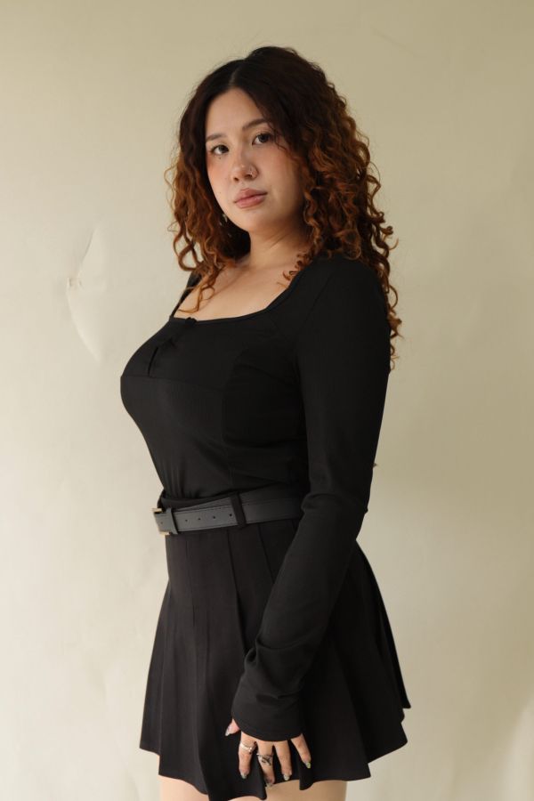 鎖骨辣妹請買方領合身上衣 