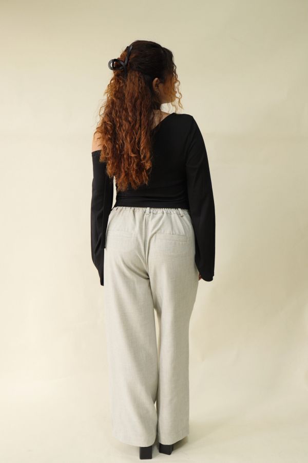 不規則斜肩喇叭袖上衣 