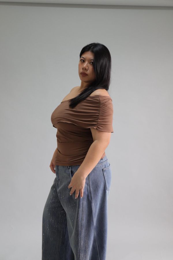 單肩不規則收腰上衣 