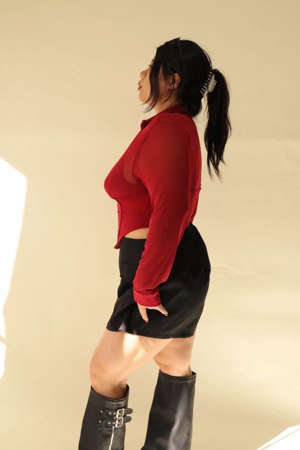 【門市試穿品】好辣深V魚骨收腰上衣 