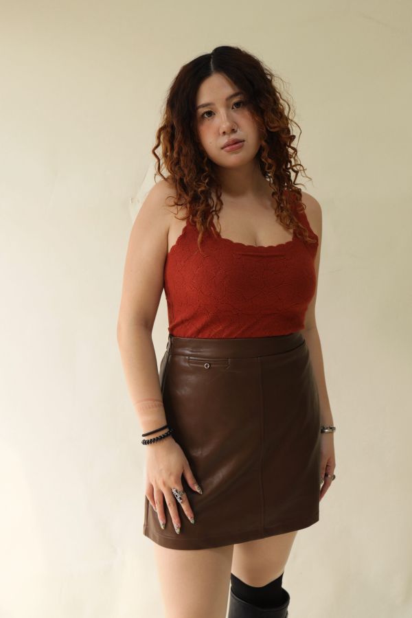 寬肩磨毛波浪邊帶杯背心 