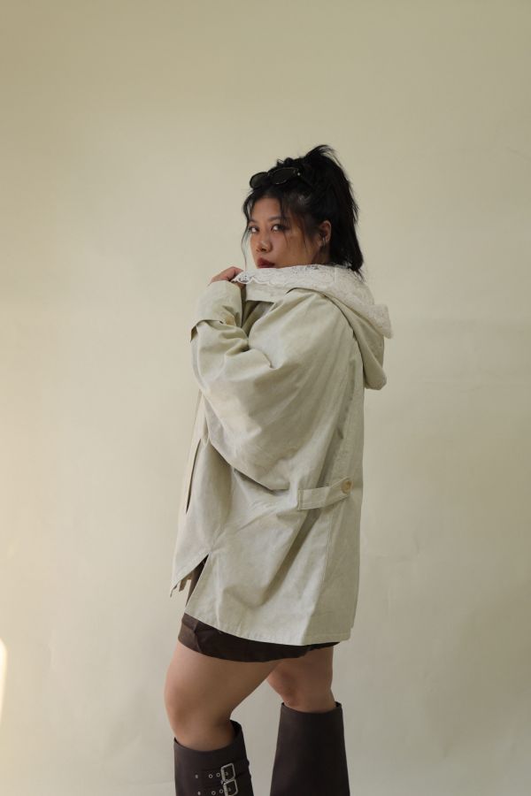 【 EASE 】拼接蕾絲假兩件斗篷風衣 