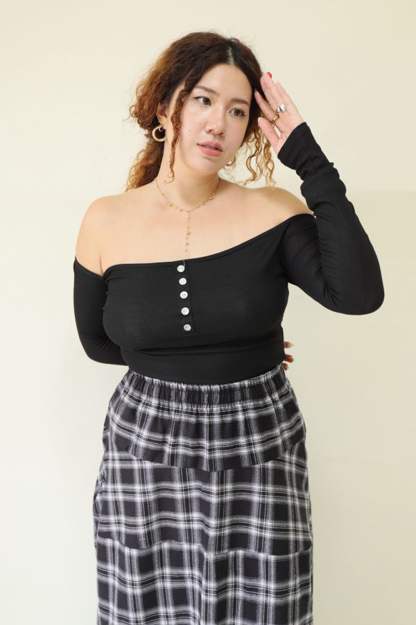 假排釦辣妹平口上衣 