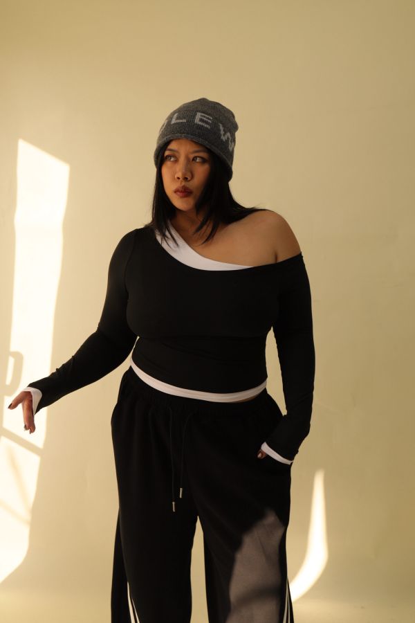 撞色斜肩修身上衣 