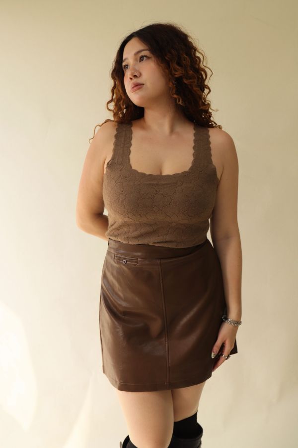 寬肩磨毛波浪邊帶杯背心 