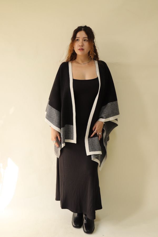 【 EASE 】老錢風針織撞色斗篷披肩 (黑) 