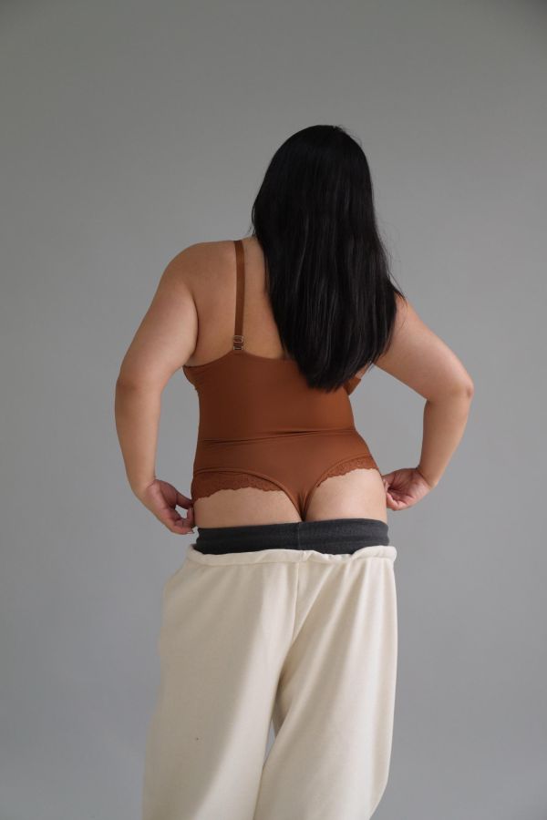 收肉蕾絲BODYSUIT 