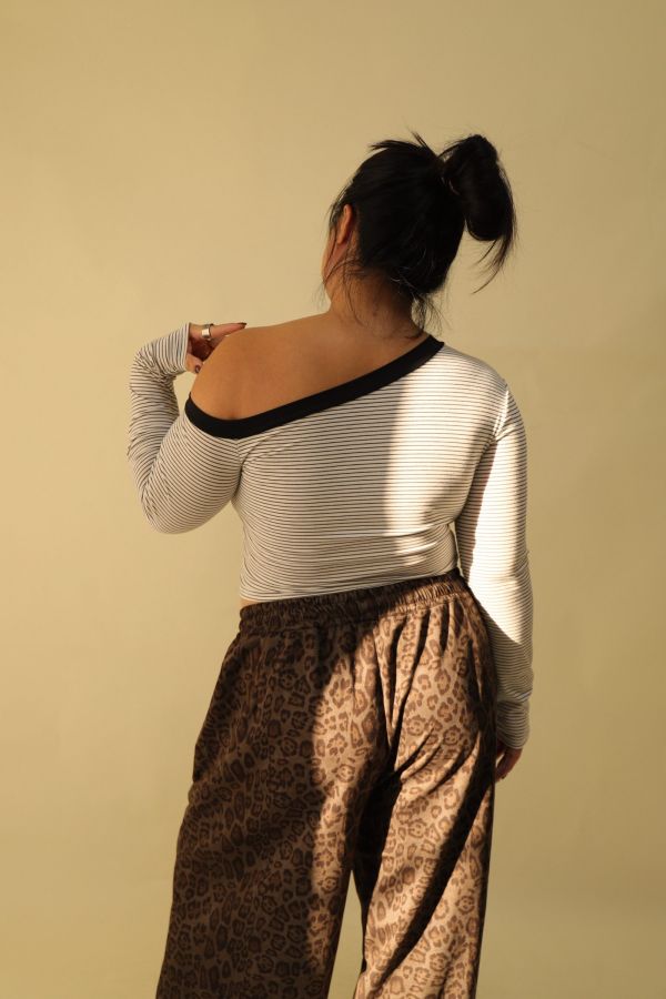 斜肩條紋合身上衣 