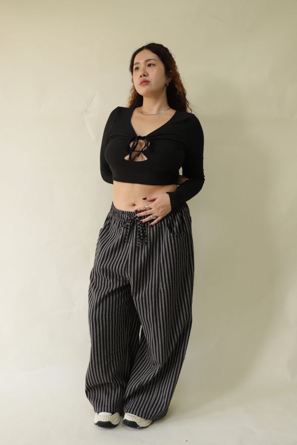 鏤空綁帶短版上衣 