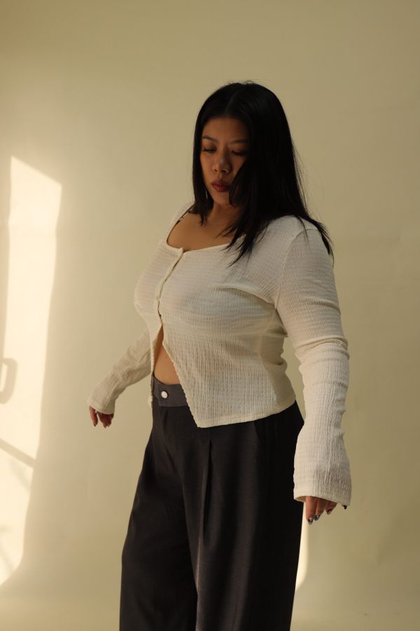 不規則方領倒V收腰上衣 