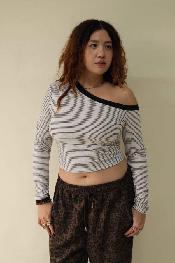 斜肩條紋合身上衣 
