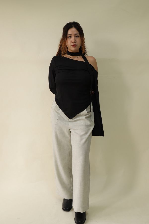 不規則斜肩喇叭袖上衣 