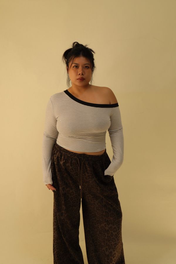 斜肩條紋合身上衣 