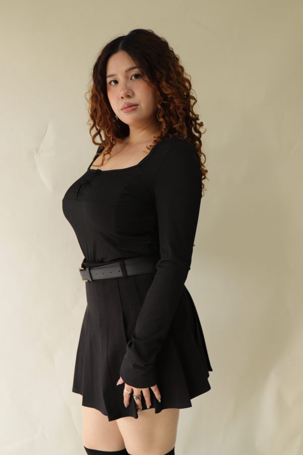 鎖骨辣妹請買方領合身上衣 