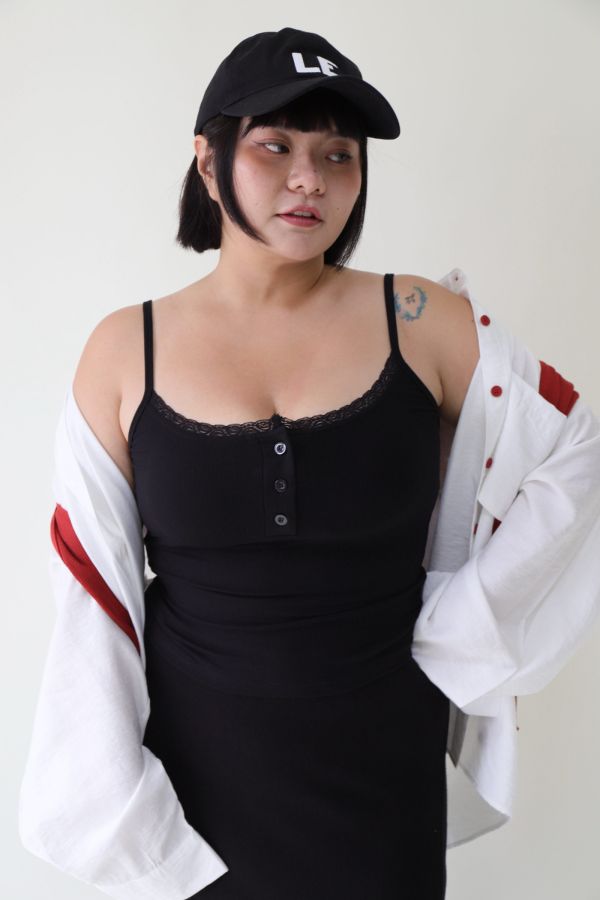 副乳OUT小心機花邊蕾絲開釦背心(黑、白) 