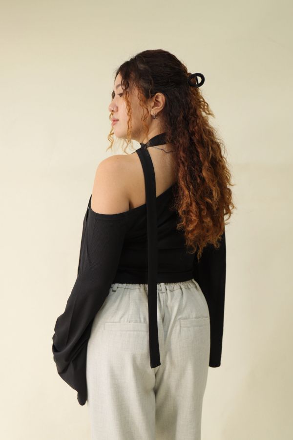 不規則斜肩喇叭袖上衣 