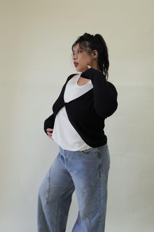 【門市試穿品】掛脖假兩件針織上衣 (黑) 