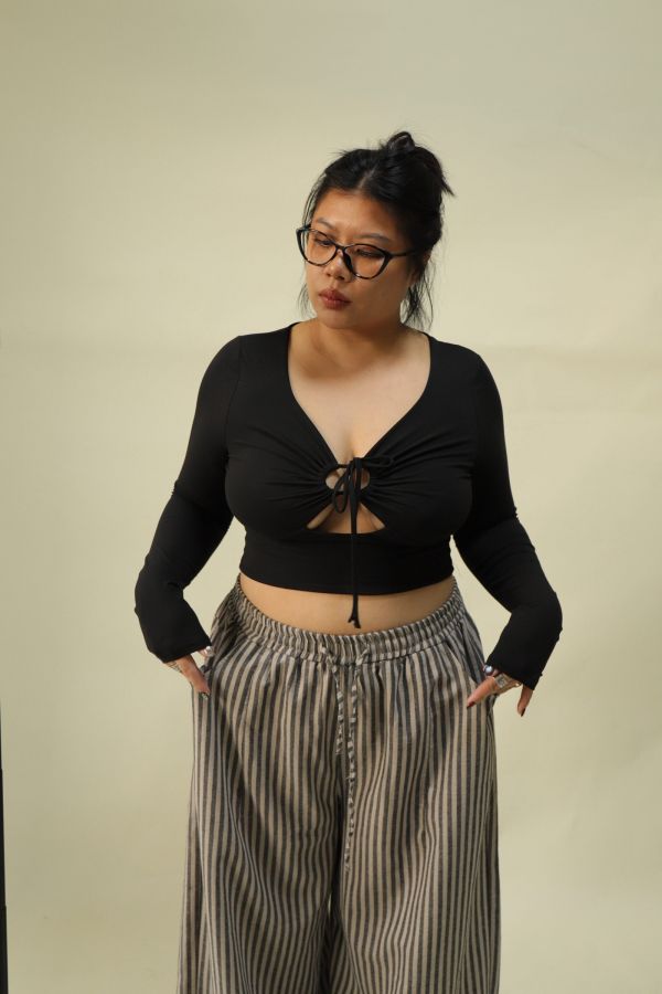 鏤空綁帶短版上衣 