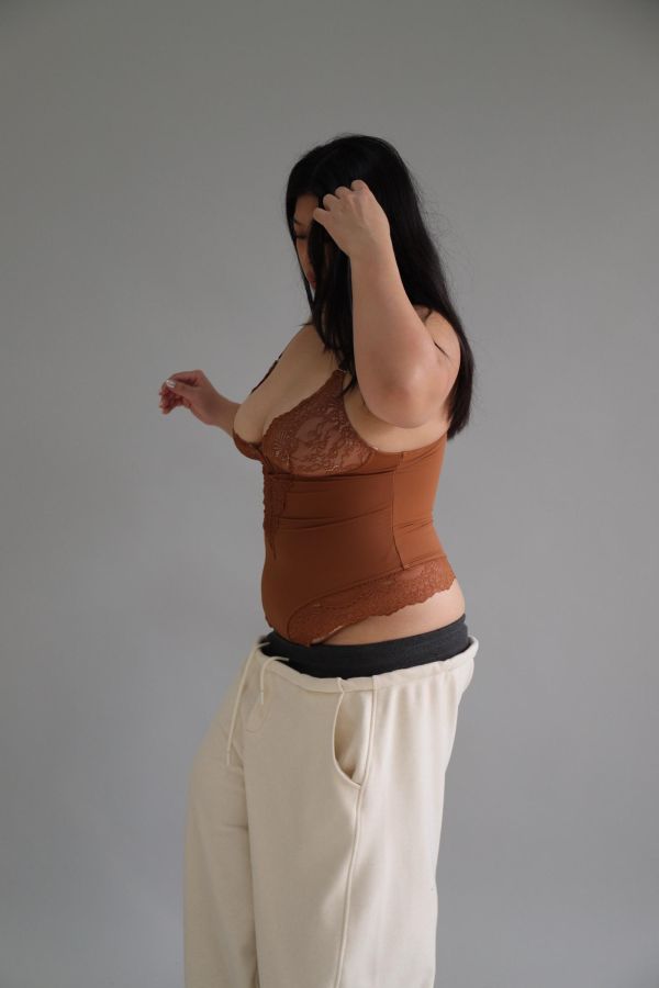 收肉蕾絲BODYSUIT 