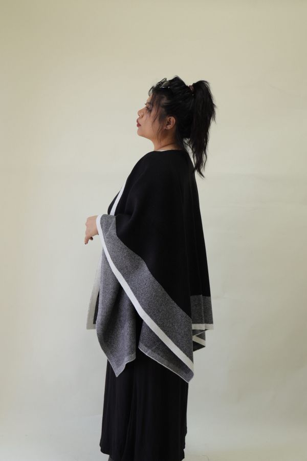 【 EASE 】老錢風針織撞色斗篷披肩 (黑) 