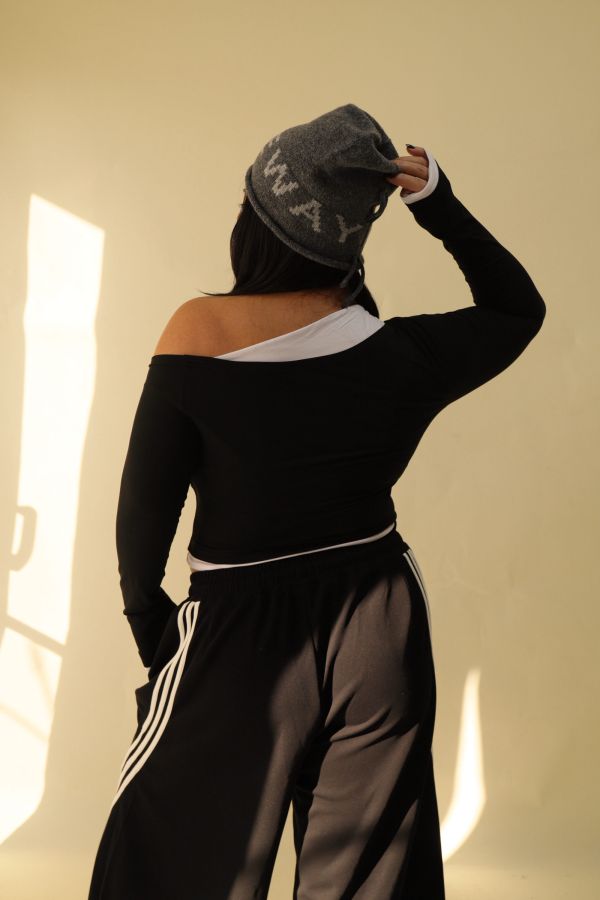 撞色斜肩修身上衣 