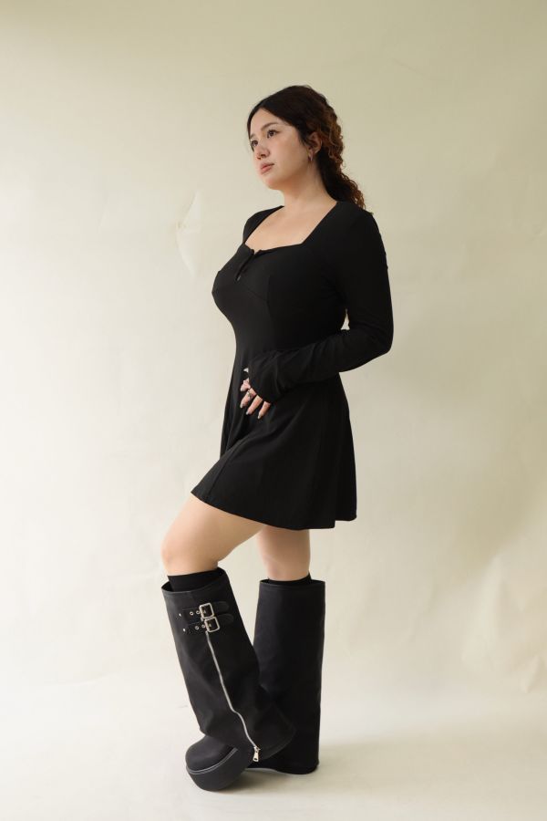 小氣質方領收腰洋裝 