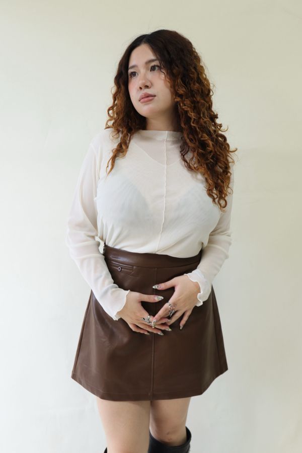 【EASE】半高領網紗透膚上衣-杏 