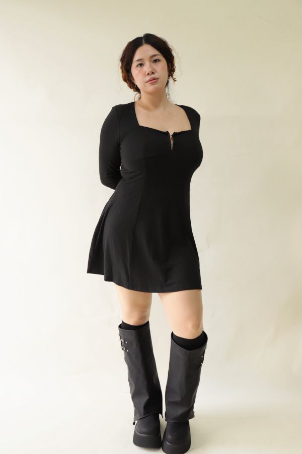 小氣質方領收腰洋裝 