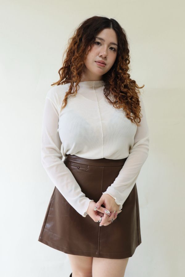 【EASE】半高領網紗透膚上衣-杏 