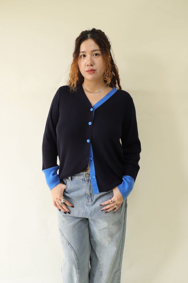 【EASE】撞色V領針織外套 