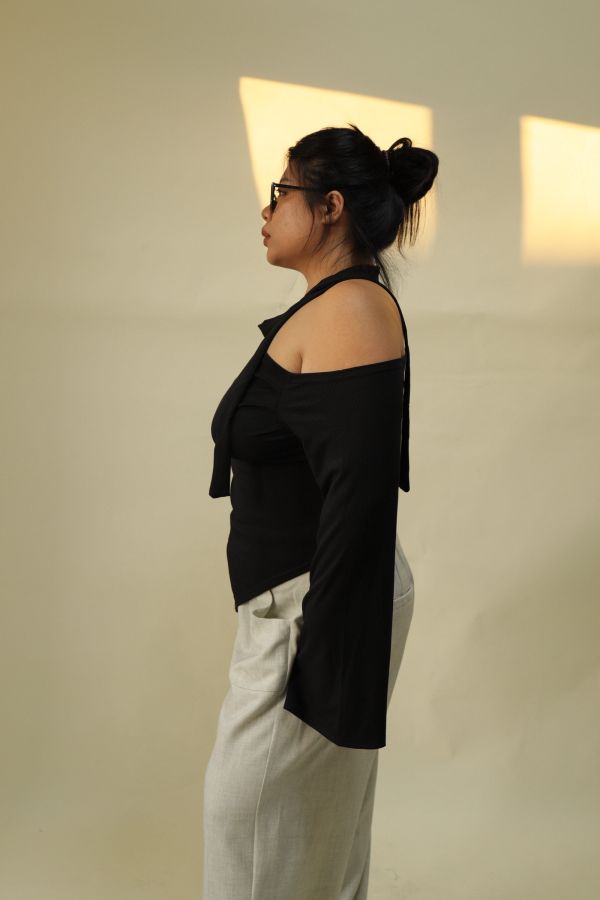 不規則斜肩喇叭袖上衣 