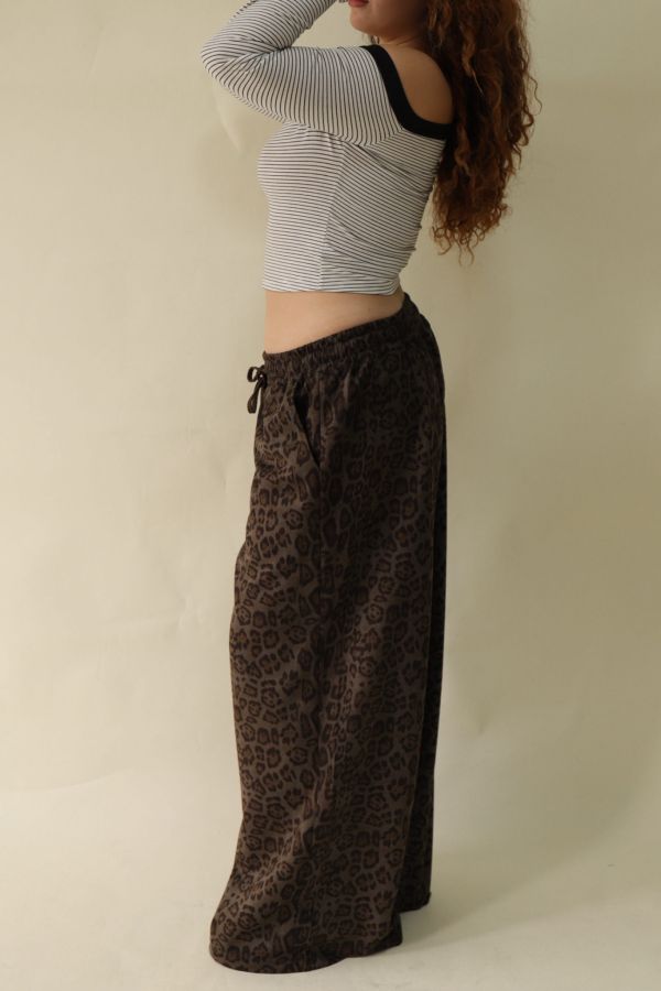 【EASE】桃皮絨抽繩豹紋褲 