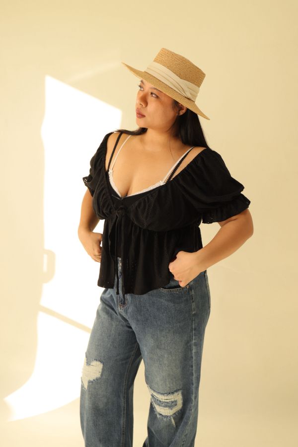 雕花荷葉邊短袖上衣 